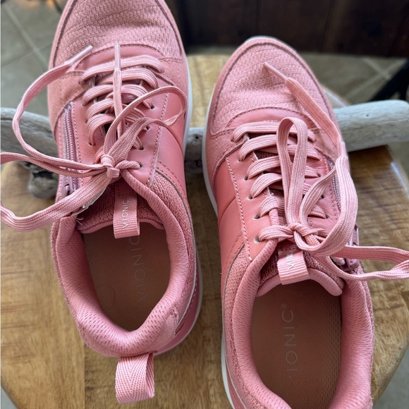 Vionic Athena Zip sneaker, size 8 - Picture 13 of 15